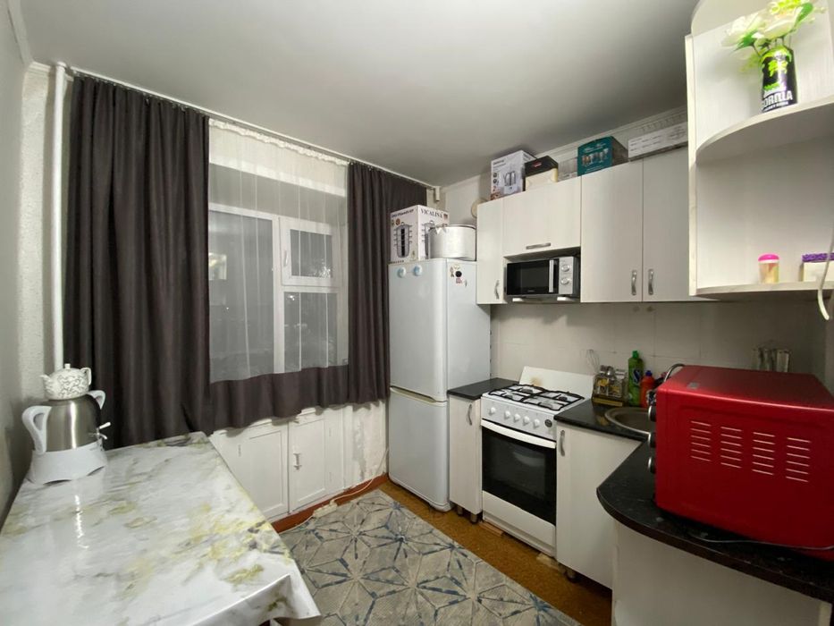 Абаяй 56, 1 бөлмелі пәтер сатылады заттарымен