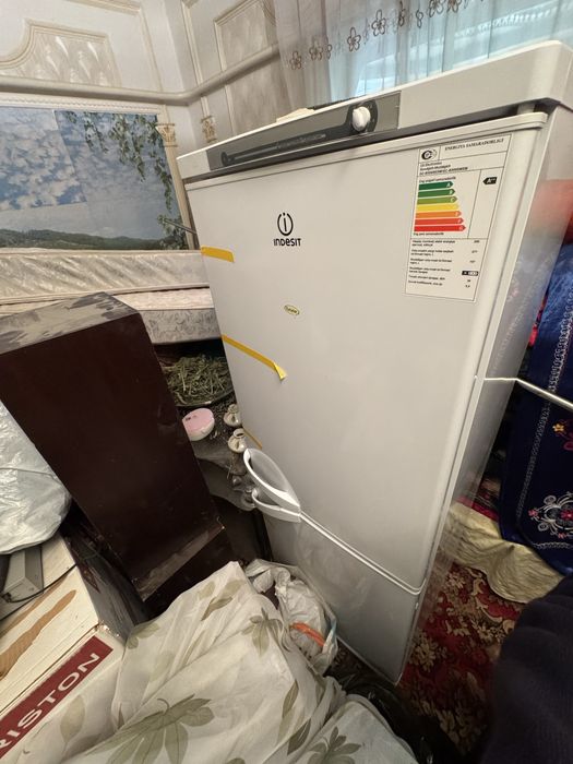 Холодильник б/у в рабочем состоянии Indesit