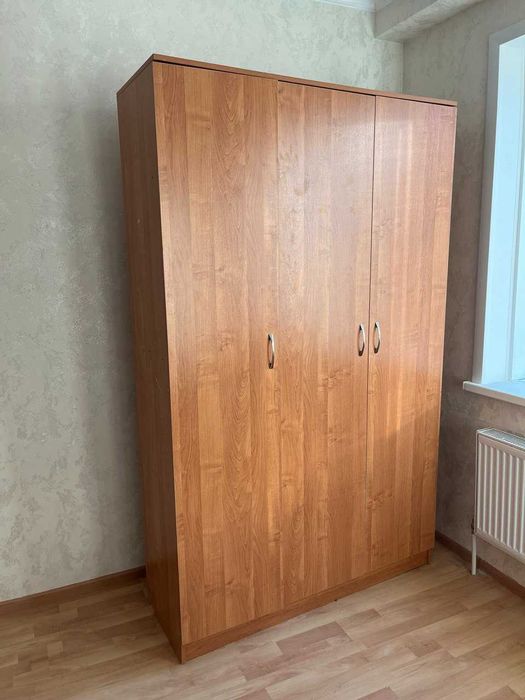 Продам шкаф плательный