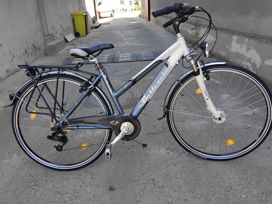 Vând bicicleta din aluminiu pentru damă