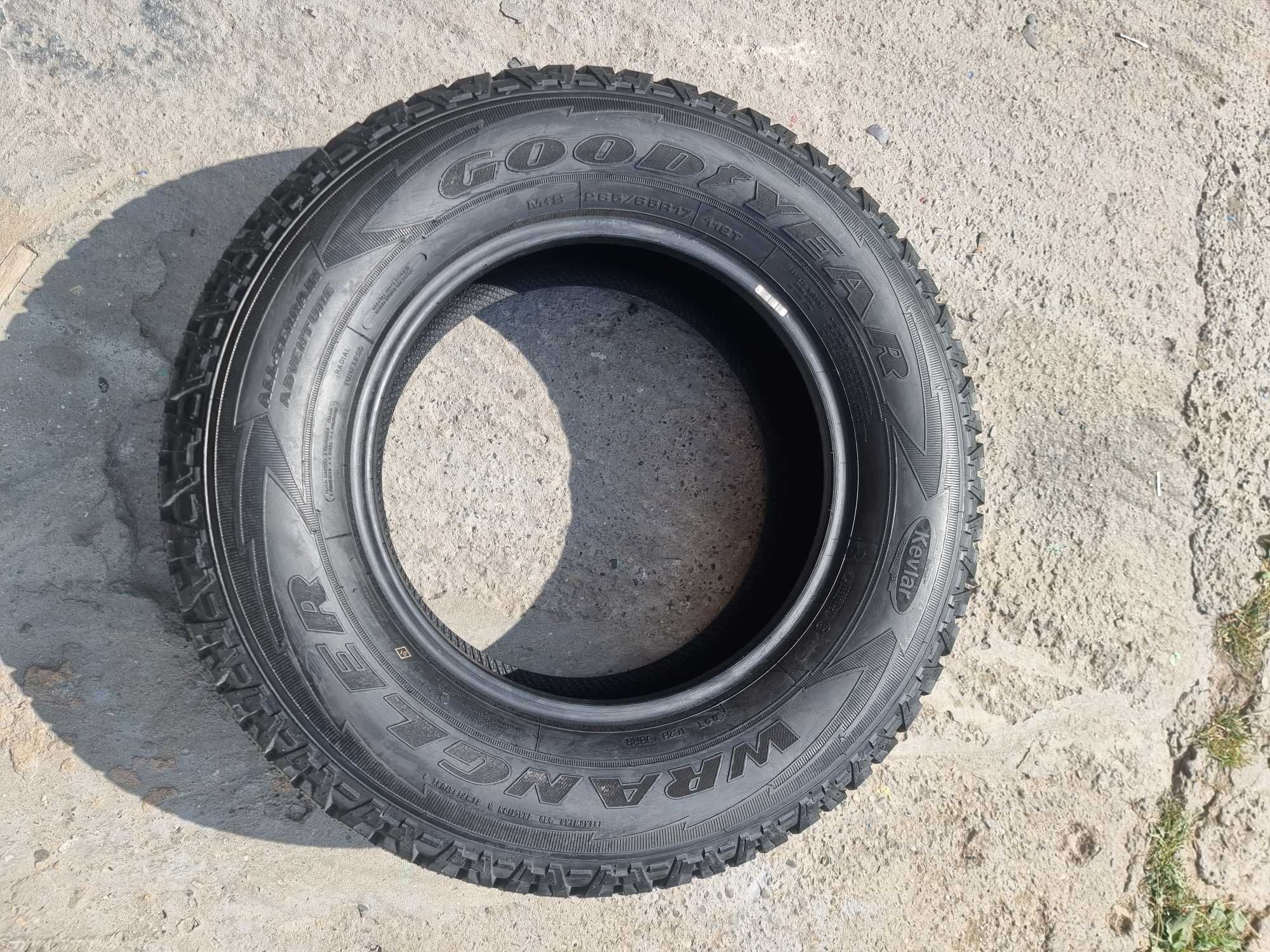 GoodYear WRANGLER 265/65/17"