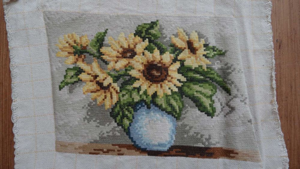 гоблен ваза със слънчогледи