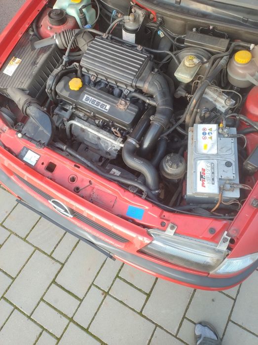 Opel Astra F 1.7 Diesel 1995 – jante aliaj, baterie nouă, stare bună.