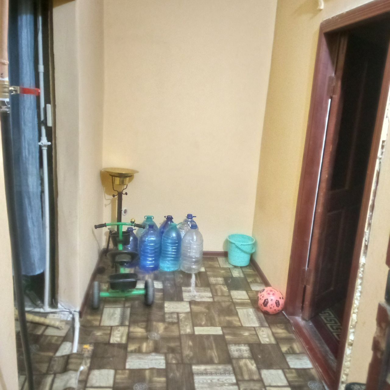 Продаётся 2 комнатный квартиру находится город асака