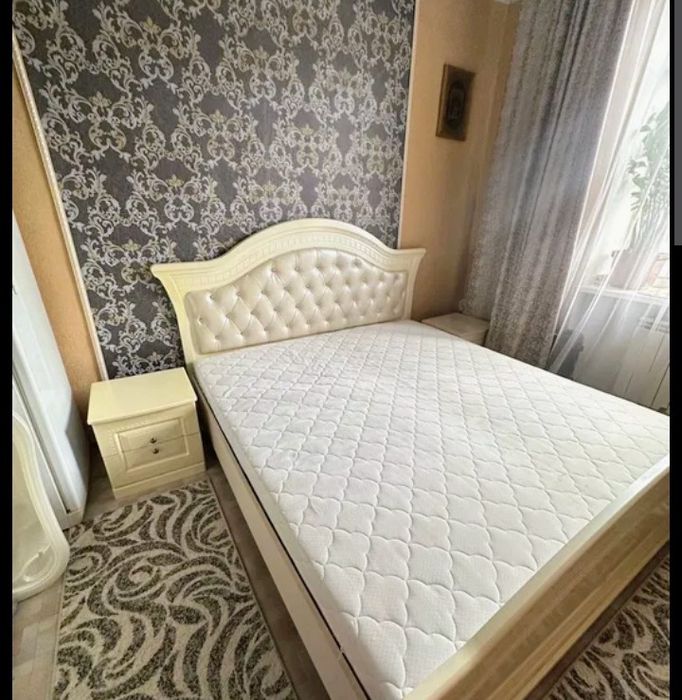 Спальный кровать с матрасом