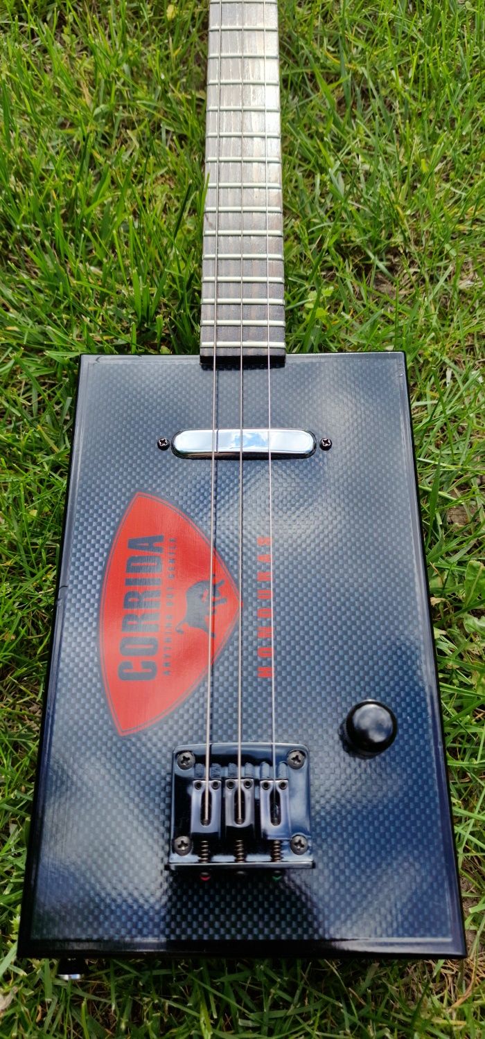 Chitara electrica 3 corzi ( cigar box guitar )