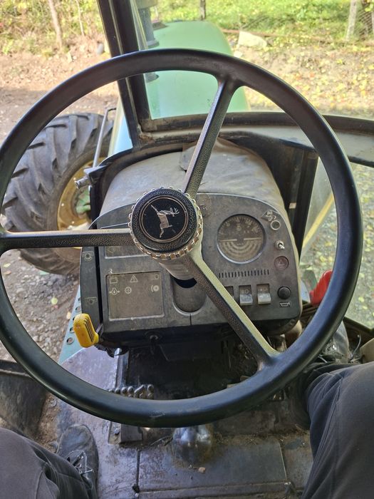 Vând john deere 3040