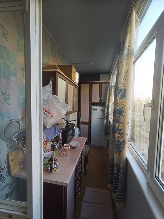 Продаётся Галерейка Юнусабад 18 квартал 2в3/2/4 два балкона