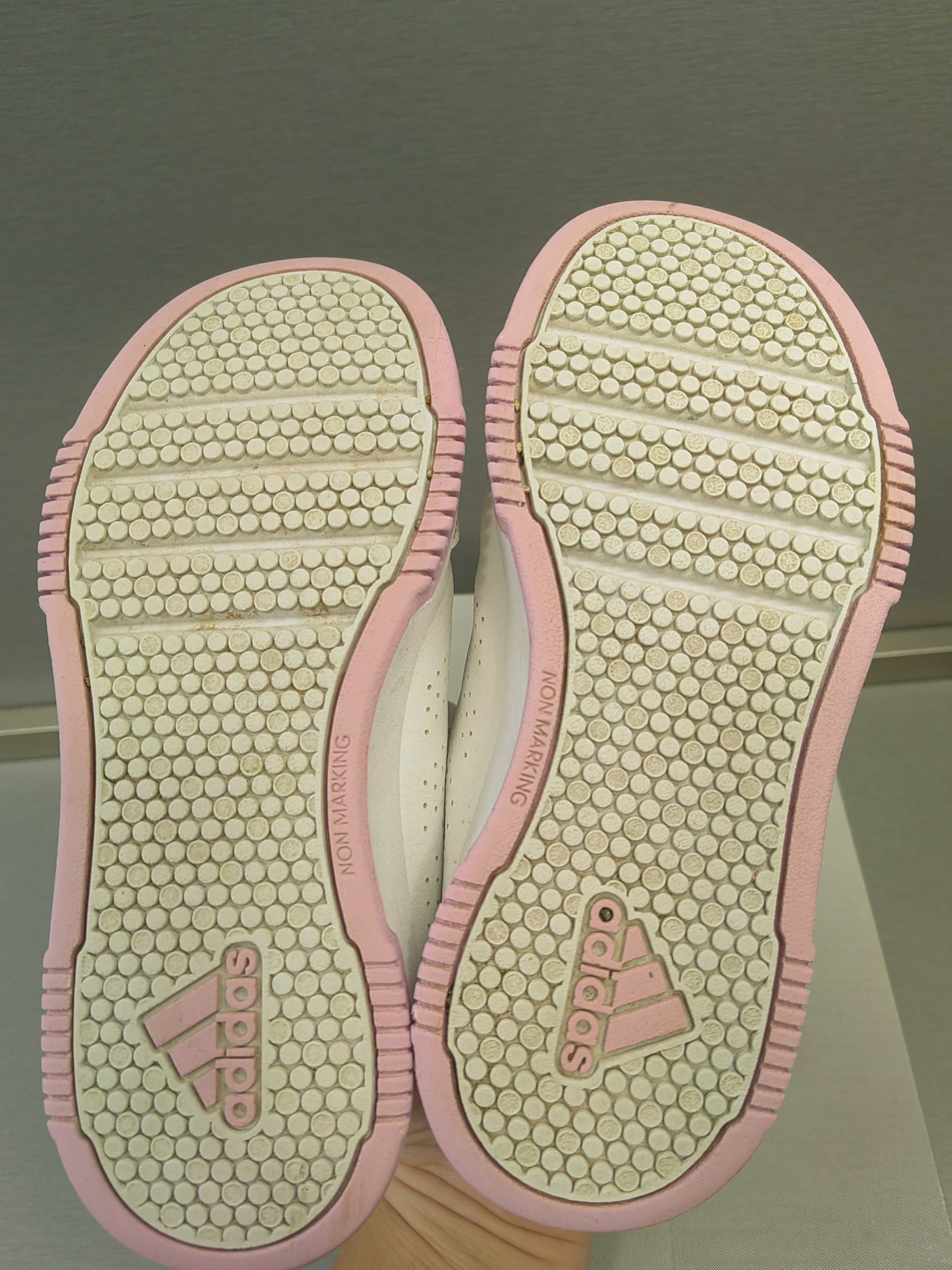 Нови кецове/маратонки Адидас/Adidas за момиче 31 1/2 40лв + подарък