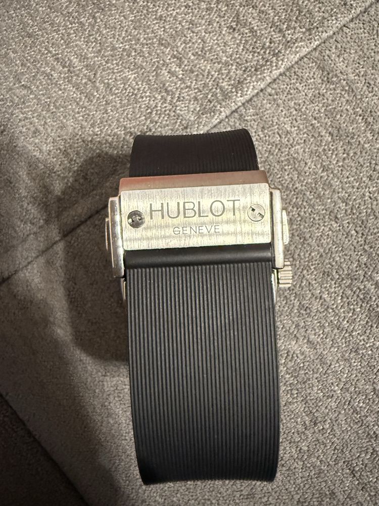 Часовник Hublot.