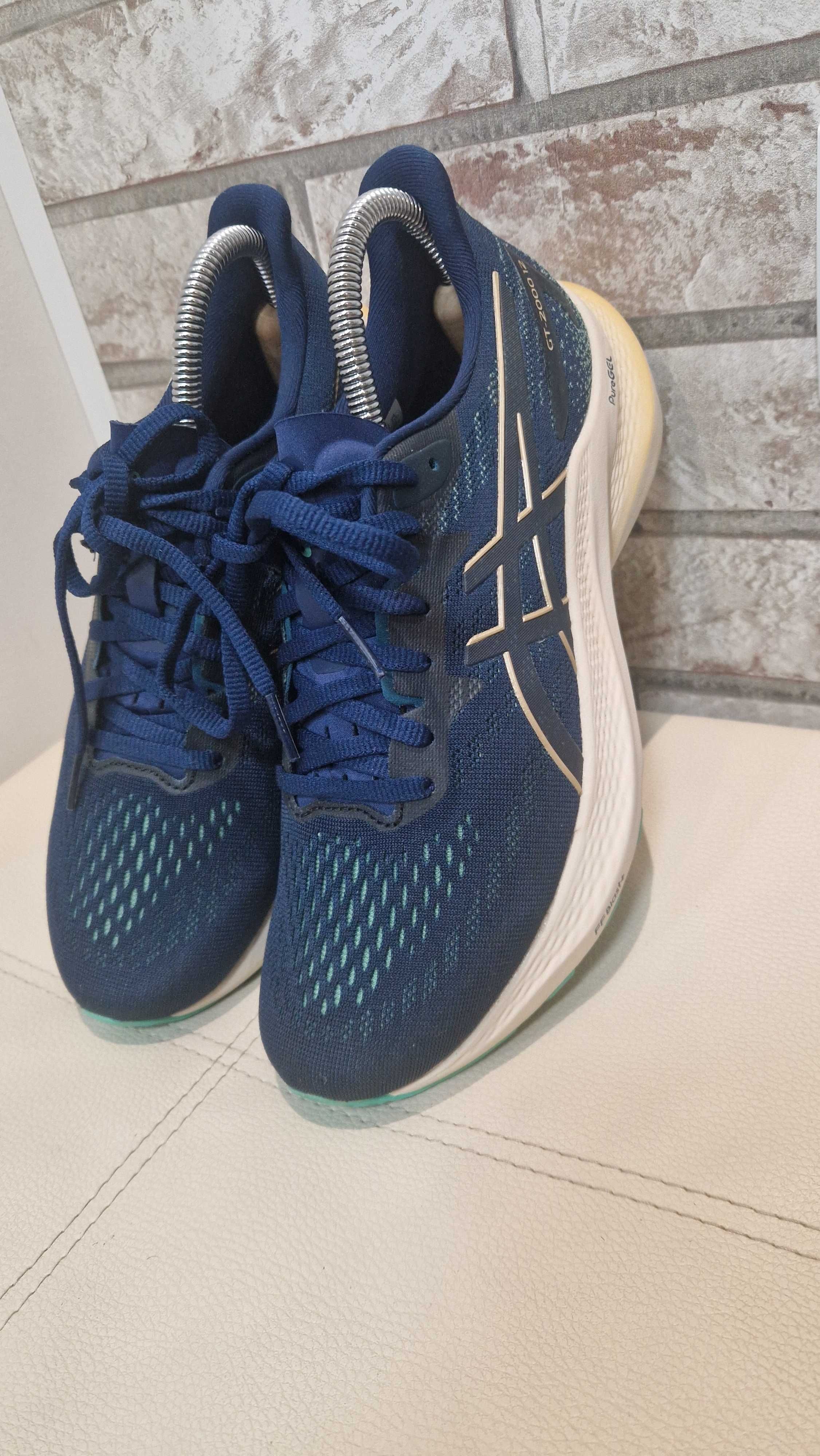 Оригинални дамски маратонки- Asics 2000