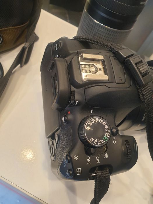 Canon eos 650D със два обектива