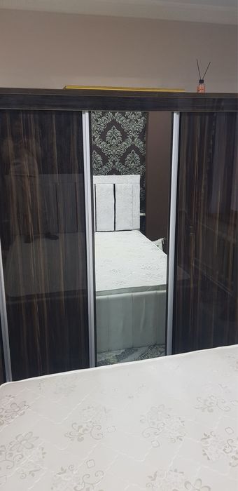 Spalny divan shkafi bn yangi.