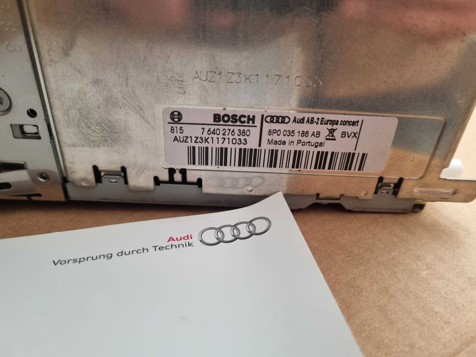 Audi Concert 2 + (Audi A3 8P) радио плеър Bosch