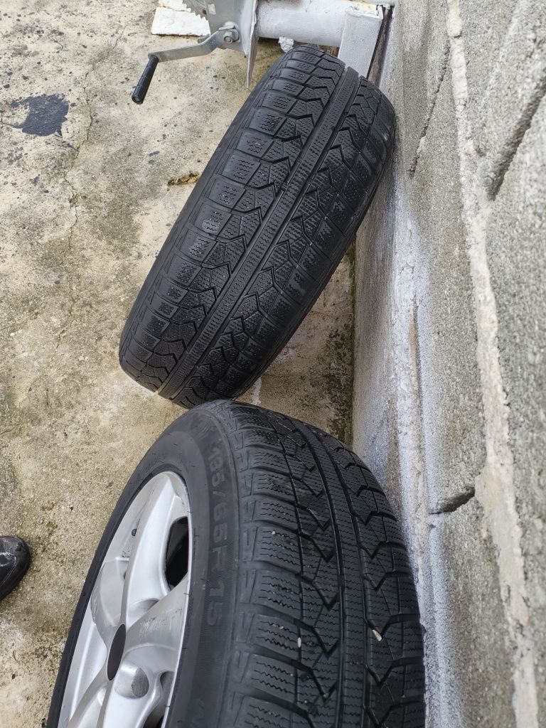 Продавам гуми с джанти 5х112 195/65/15