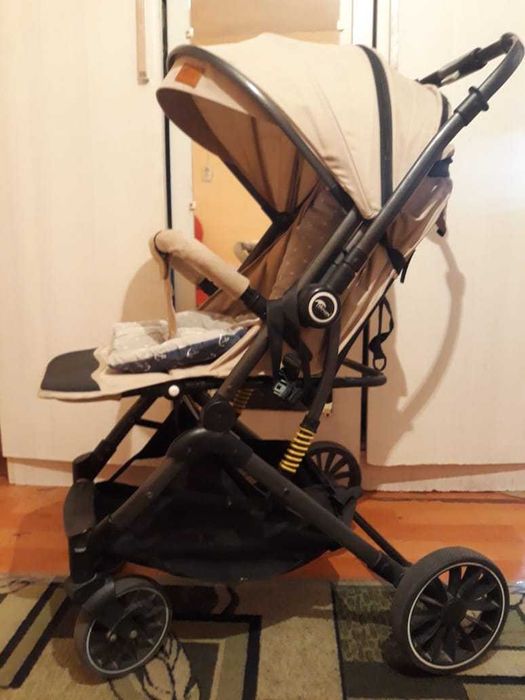 Коляска прогулочная