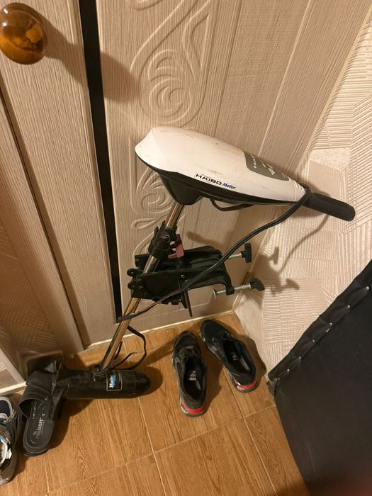 Лодка с электромотором