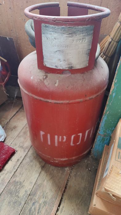 Газовые баллоны.