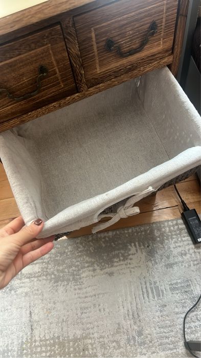 Винтидж олекотено шкафче