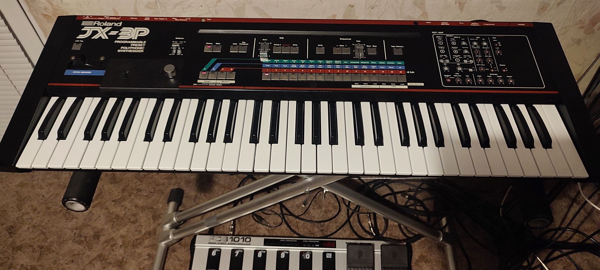 Roland JX-3P аналогов синтезатор
