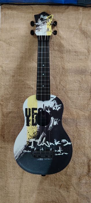 Vand Ukulele Flight Ultra S-40 "Yes signature"