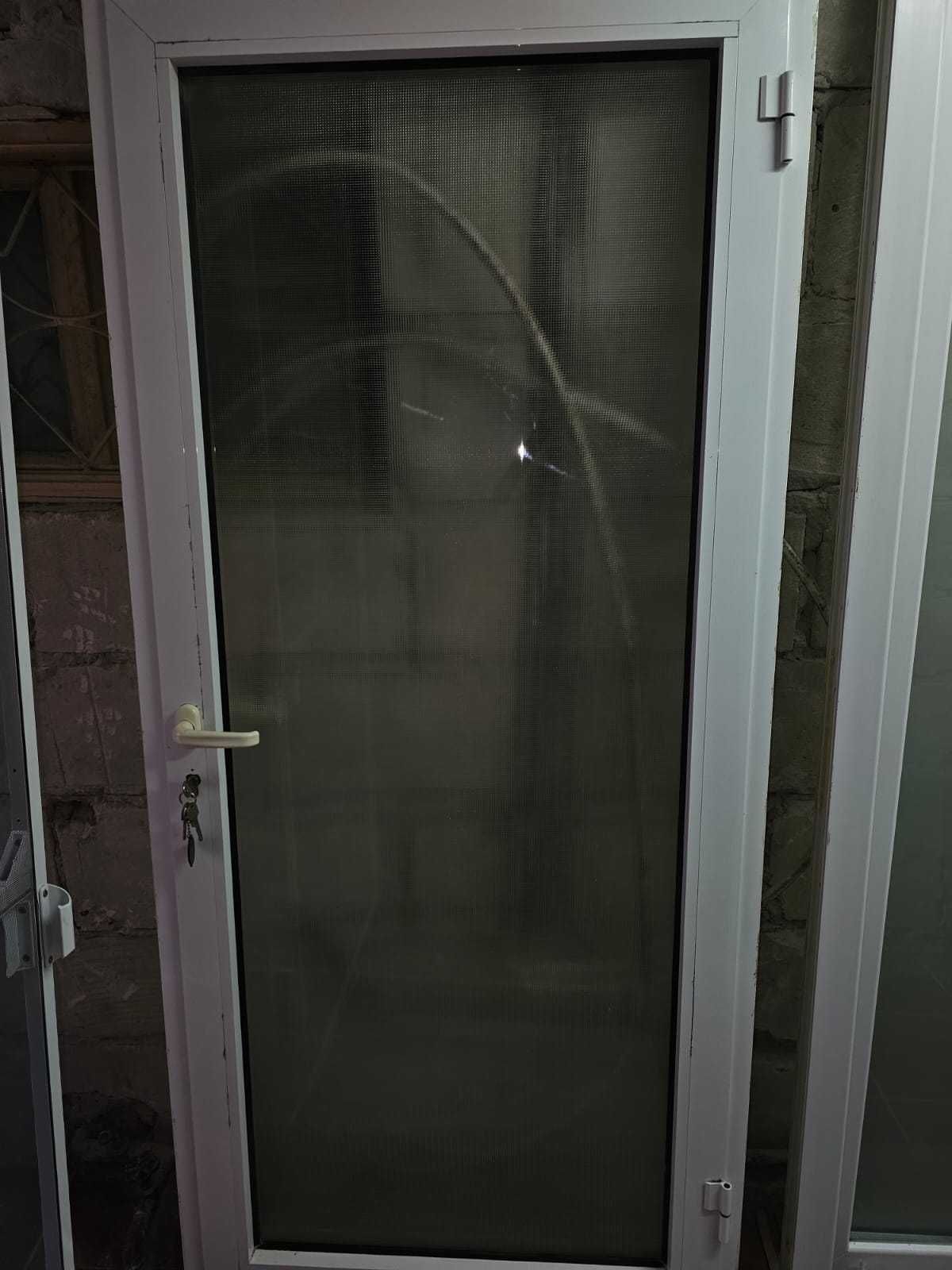Usa de termopan din aluminiu