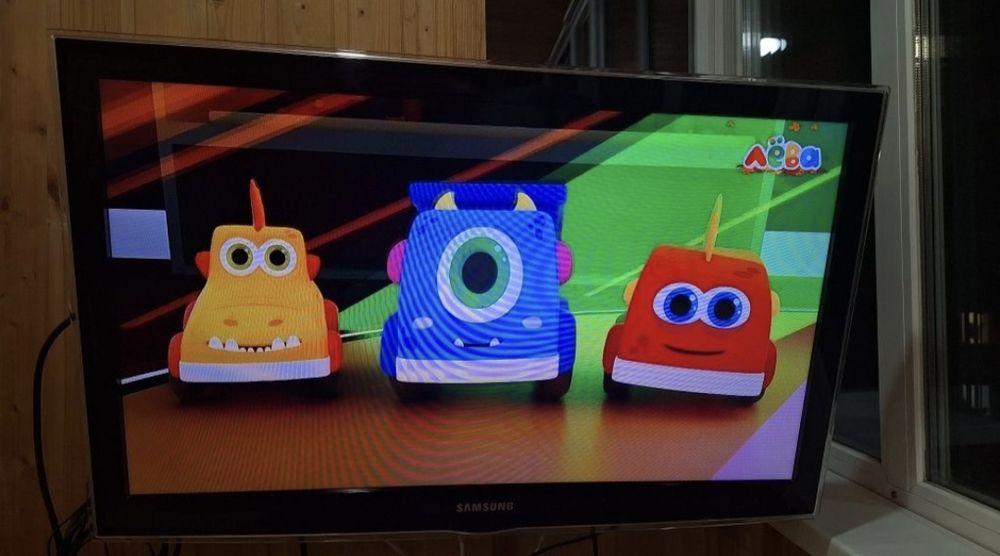 продам телевизор 32 диганль