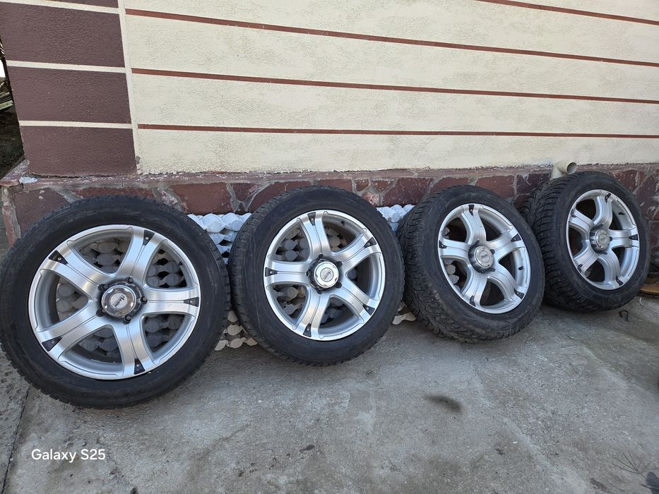 Продам диски с шинами.Toyota land cruiser 200
