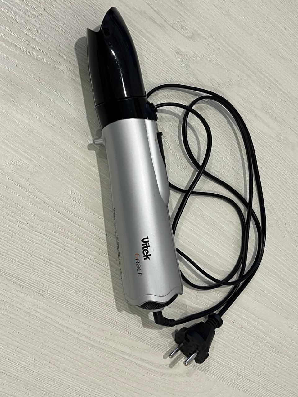 Продам фен Vitek