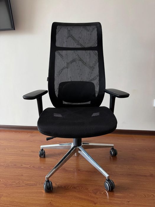 Офисное кресло Artezza