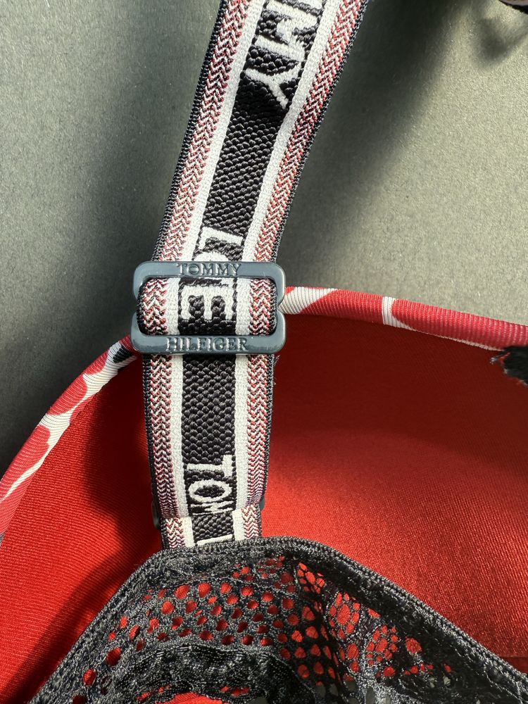 Комплект бикини /S/ и сутиен/75В/ Tommy Hilfiger