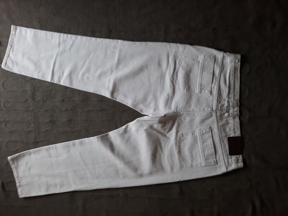 Vand urgent pantalon blugi noi,,firma John-Baner.