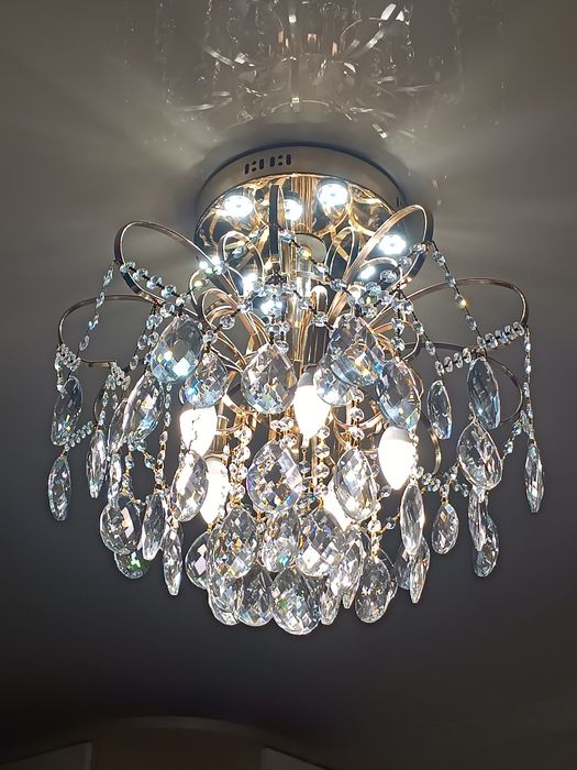 Продам люстру 55000