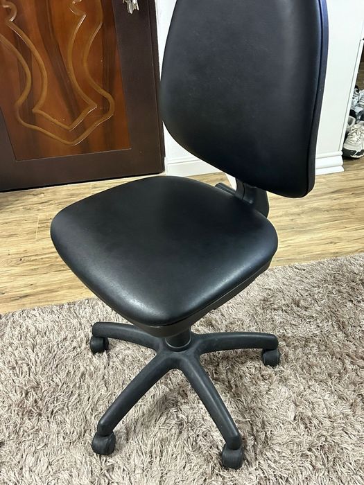 Scaun de birou negru