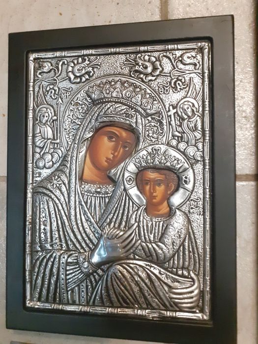 Стара гръцка икона с масивен метален обков