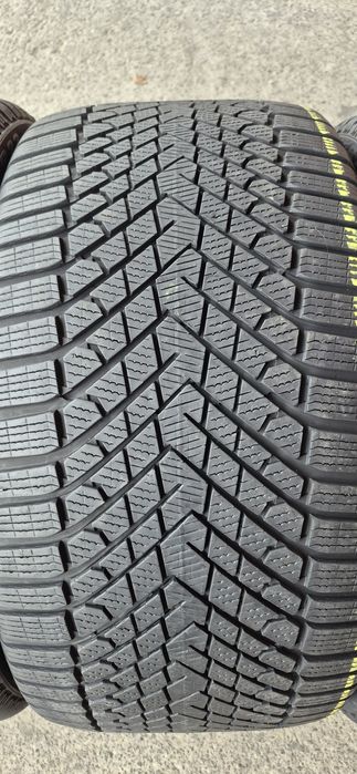 4 anvelope iarna Pirelli,fata 285/35/22,spate 315/30/22.Pret pe bucata