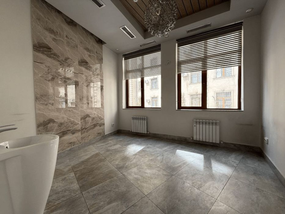 Сдается в аренду 330м2.