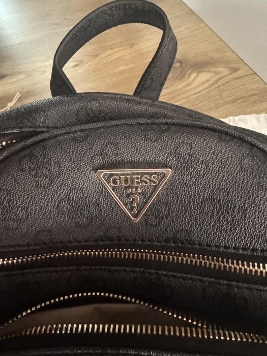 Дамска раница Guess