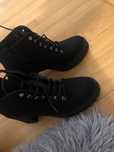 Botine negre tocuri