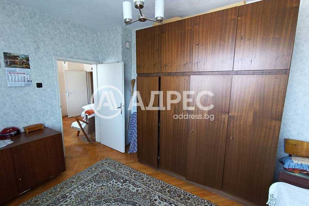 Тристаен апртамент в центъра на гр. Разград