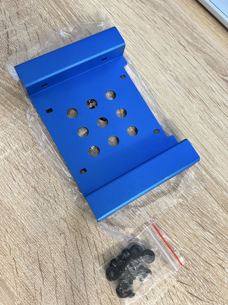 Преходник (mounting bracket) 5.25" към 2.5/3.5" за SSD/HDD + ПОДАРЪК