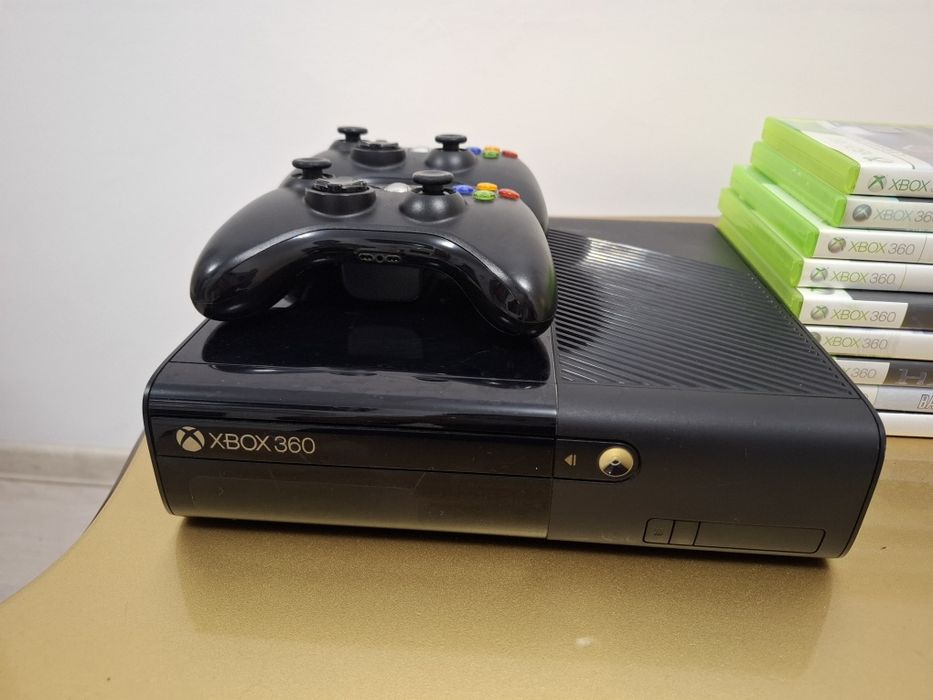 Xbox 360 Model E 2014, 26 jocuri + 2 controllere