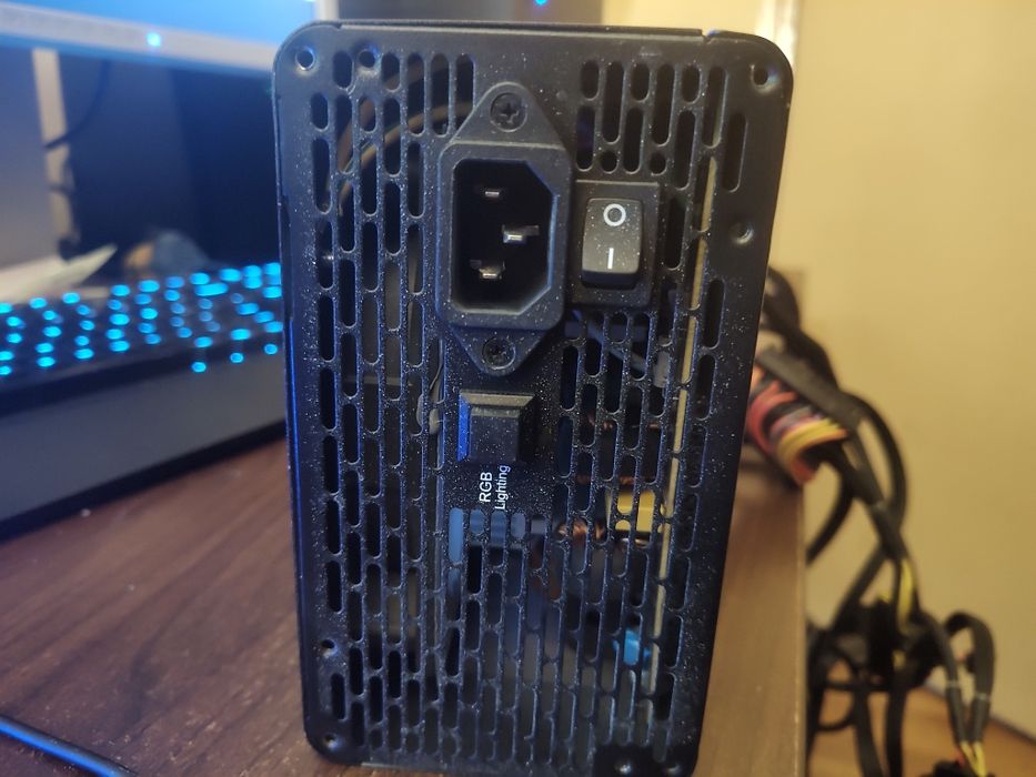 Sursa Thermaltake 700w cu RGB