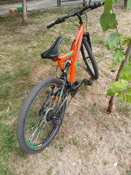 Bicicletă cu suspensie față și spate