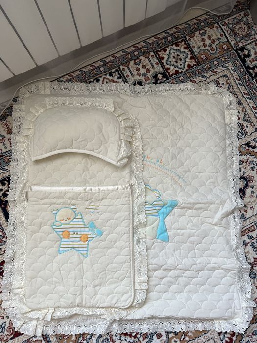 Отдам бесплатно одеяло конверт и подушка на выписку малышу