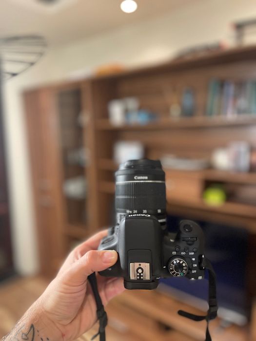 Продавам Canon EOS 750D + обектив Canon EF-S 18-55