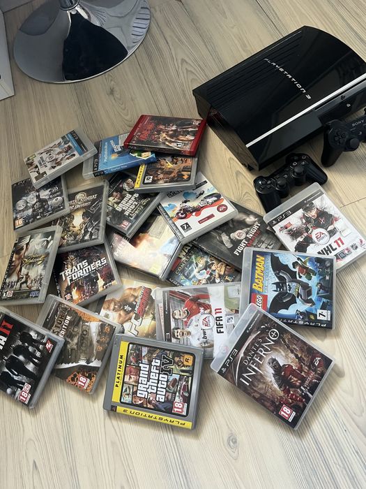 PlayStation3 + 14 игри + 2 джойстика
