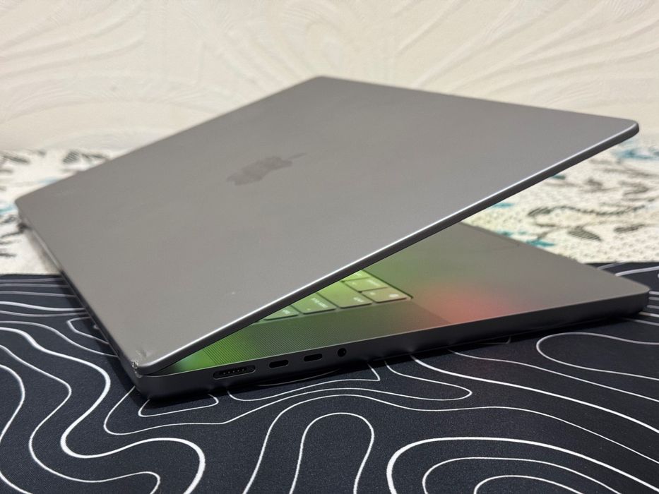 Apple Macbook Pro M1 Pro 16 inch Space Gray 16 RAM 512 SSD