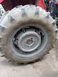 Vând doua roti de tractor pe 30.cu greutăți pe ele Preț 2000 lei.