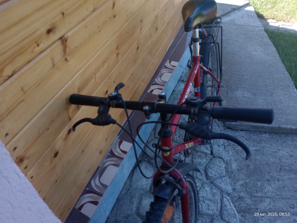 Bicicletă și boxă portabilă